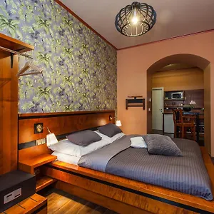 https://oasis-prague-apartments.praguehotelsweb.com